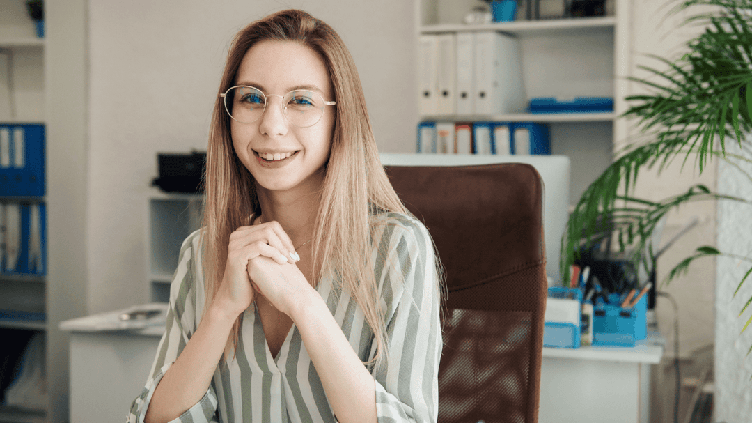 jeune fille heureuse 